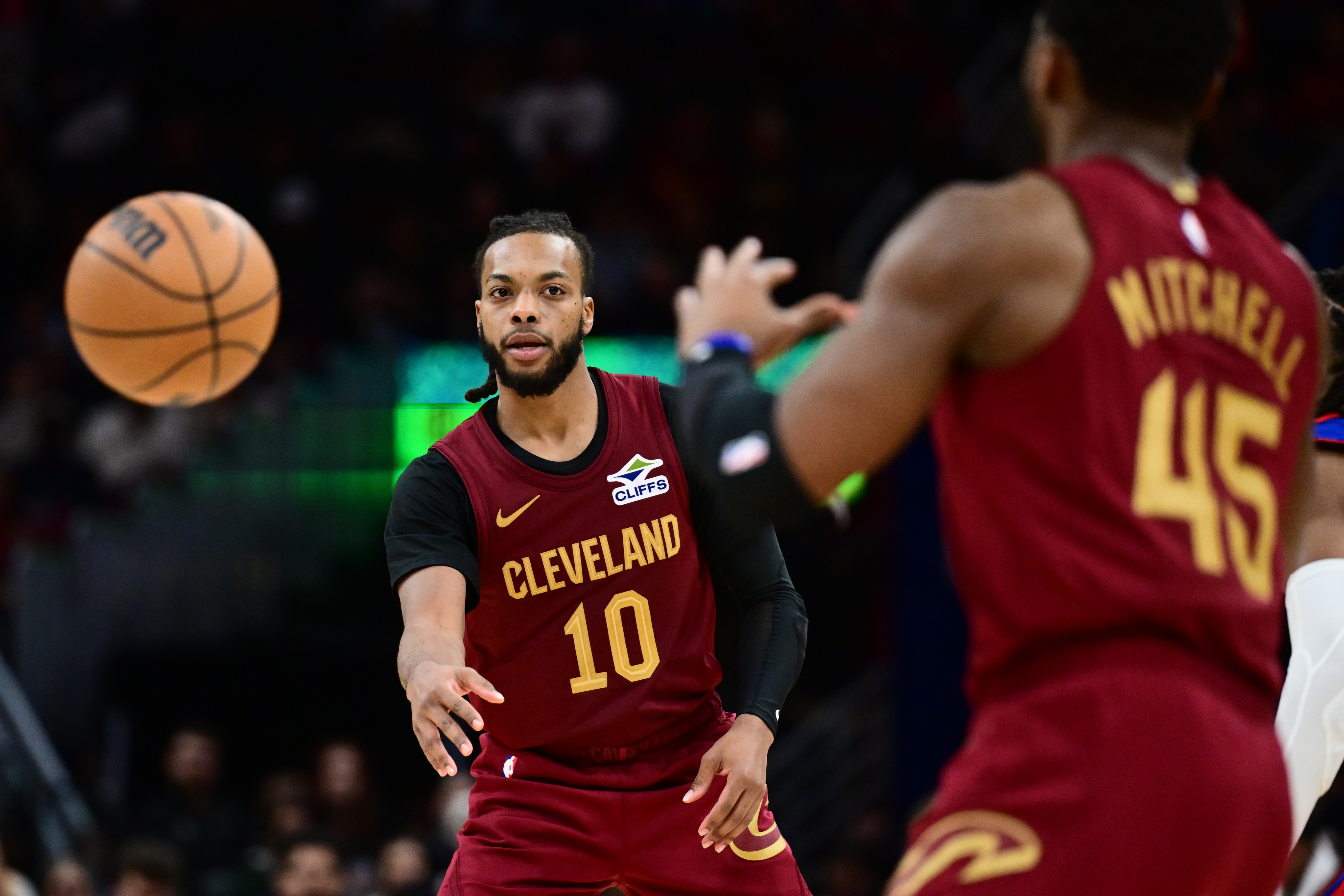 顶不了一点！加兰突破轻松左手上空篮反超比分 骑士最多落后17分