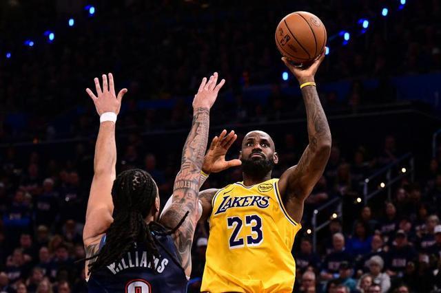开云官网-NBA季后赛｜湖人再度不敌雷霆，赛后全队找裁判理论